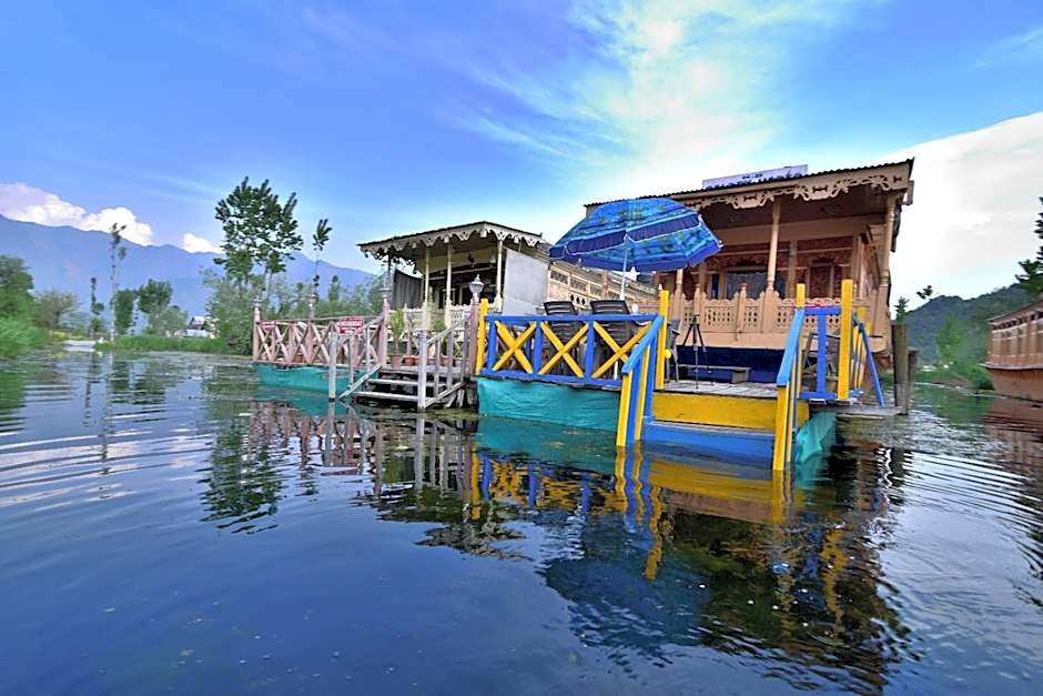 Golden Hopes Group of Houseboats