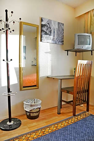 Single Room with Shared Bathroom