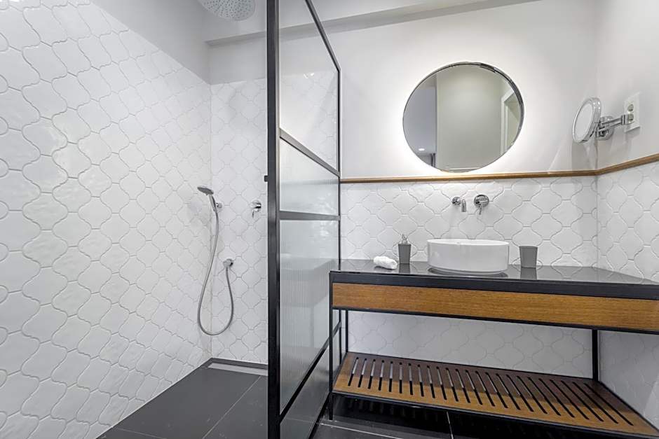 Budapest Eye- Boutique Suites, by BQA