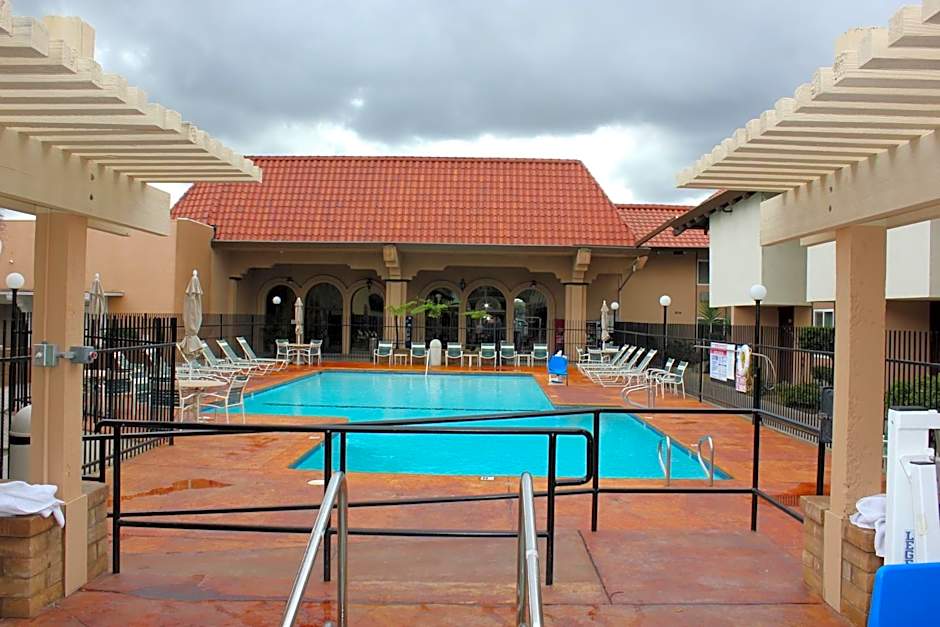 Ramada by Wyndham Fresno North