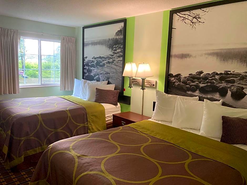Super 8 by Wyndham Chisago City