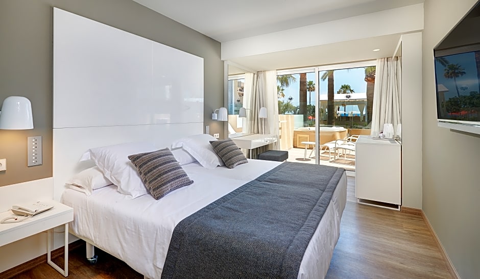 Foto 1 van 4 van DOUBLE OR TWIN SUPERIOR WITH BALCONY