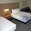 La Quinta Inn & Suites by Wyndham San Antonio Alamo City
