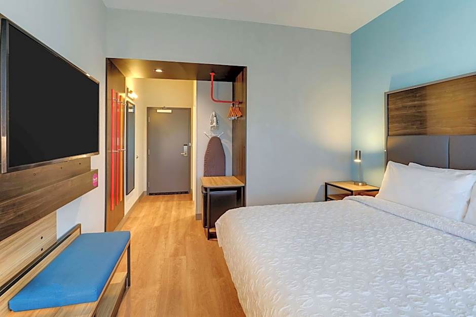 Tru by Hilton Smithfield I-95