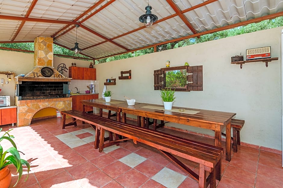 Remezzo Apartments & Studios