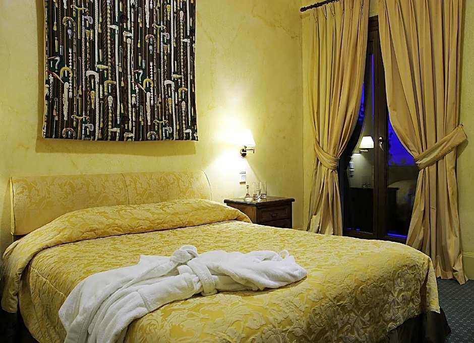 Country Club Hotel & Suites