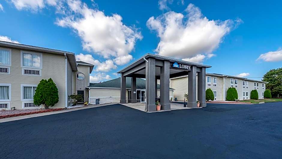 Photo 1 of 50 of American Inn & suites
