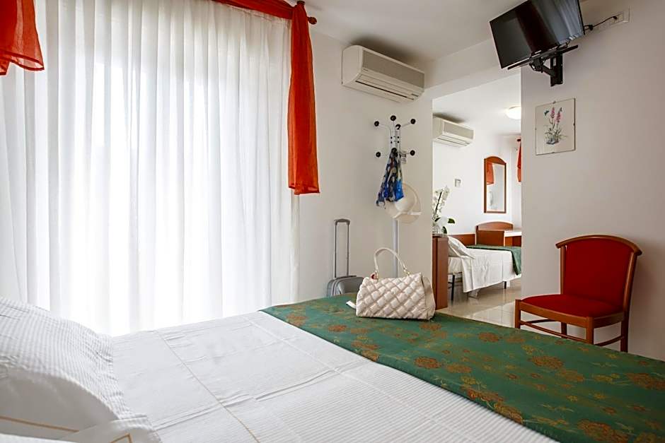Hotel Ada