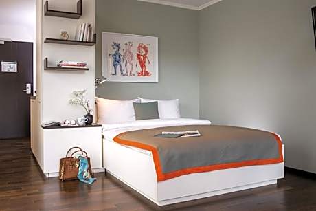 Business Double Room (55 in bed width)