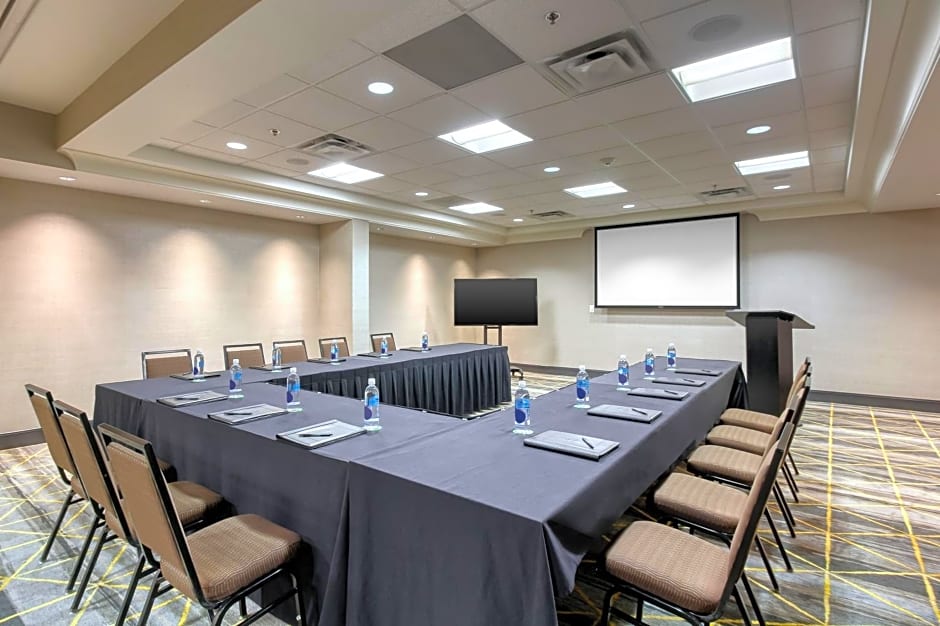 Holiday Inn & Suites Atlanta Airport North By IHG