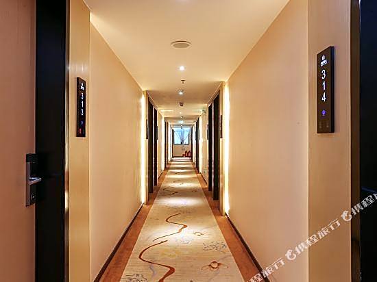 Xiaowu Hotel (Yide Road Metro Station)