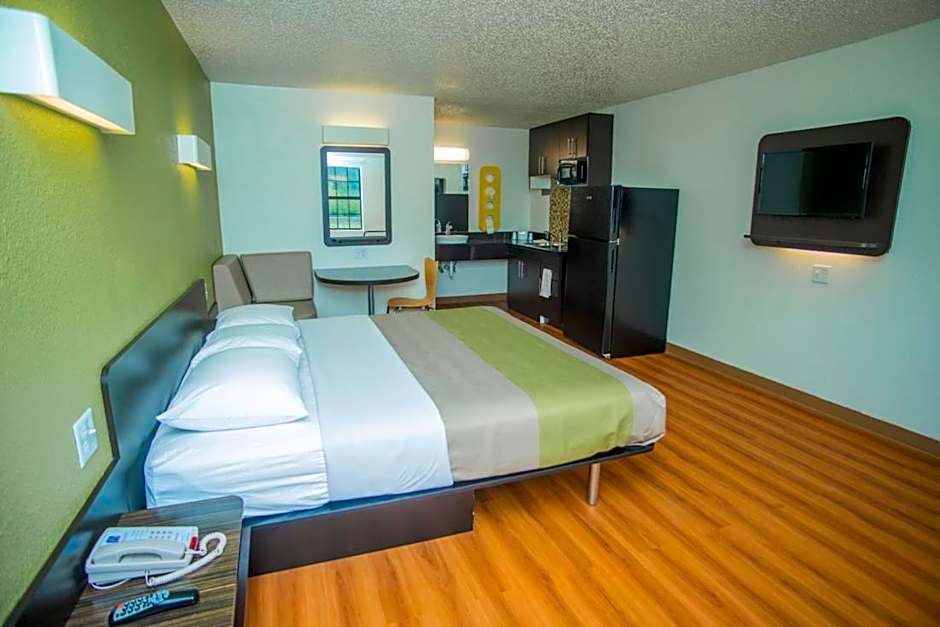 Motel 6-Palestine, TX