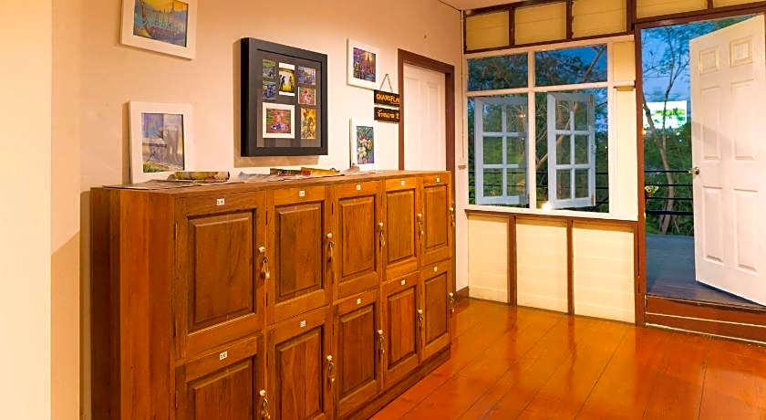 Nang Ta Yon @ Ban Thap Chang Hostel