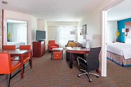 Two-Bedroom Suite with Roll-in Shower - Mobility and Hearing Accessible