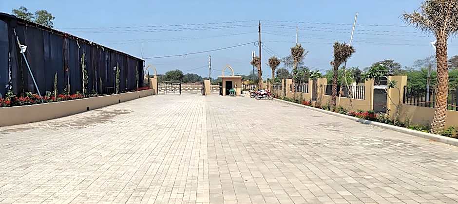 7 VACHAN LAWNS AND BANQUET