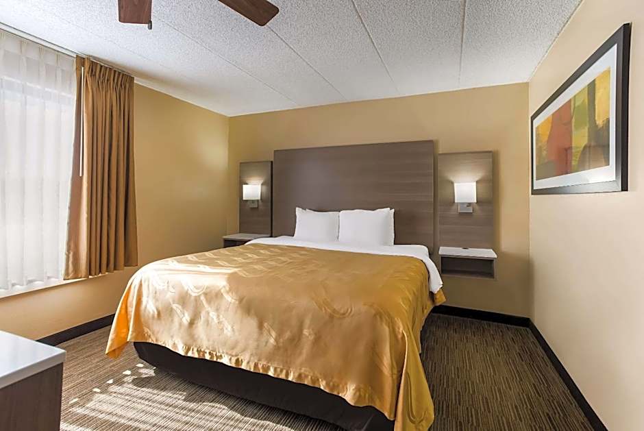 Quality Suites Milwaukee Airport