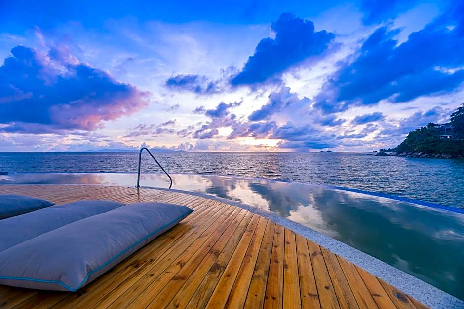 Coco de Mer and Black Parrot Suites