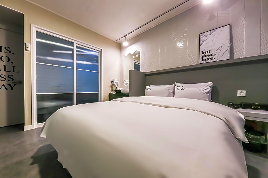 Box Hotel