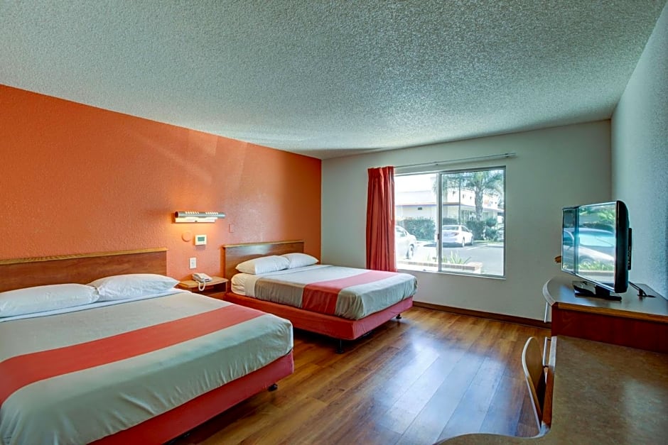 Motel 6-Santa Ana, CA - Irvine - Orange County Airport
