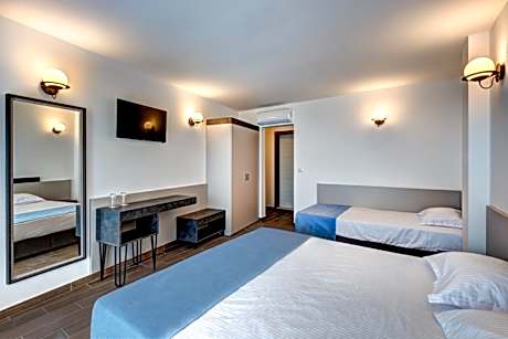 Standard Triple Room with Sea View