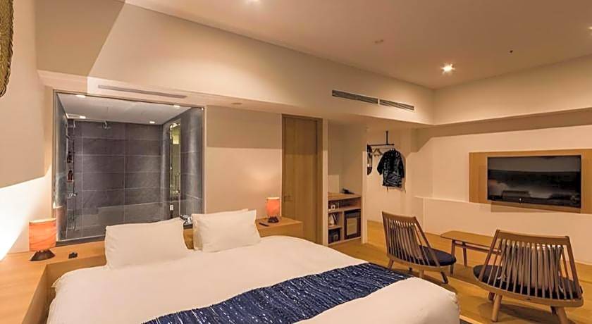 HOTEL CLAD