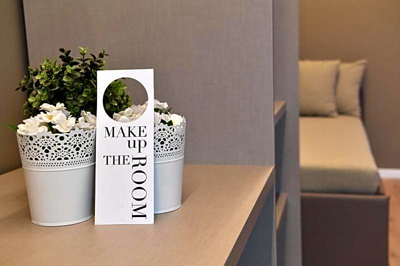 Lainez Rooms & Suites