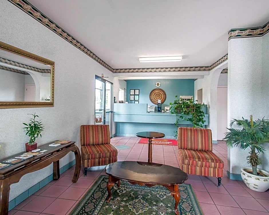 Econo Lodge Northport near University