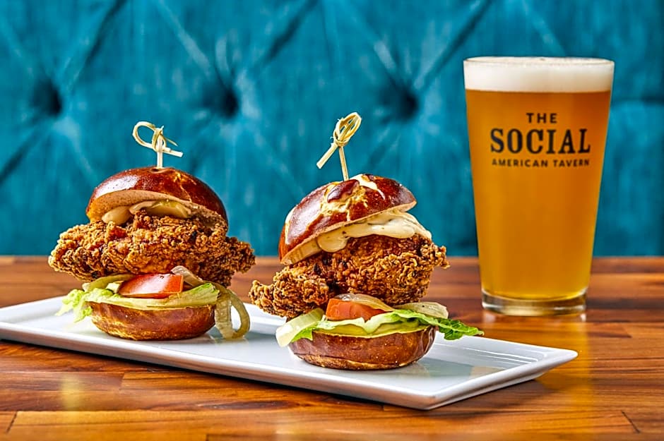 Hilton Garden Inn Milwaukee Downtown