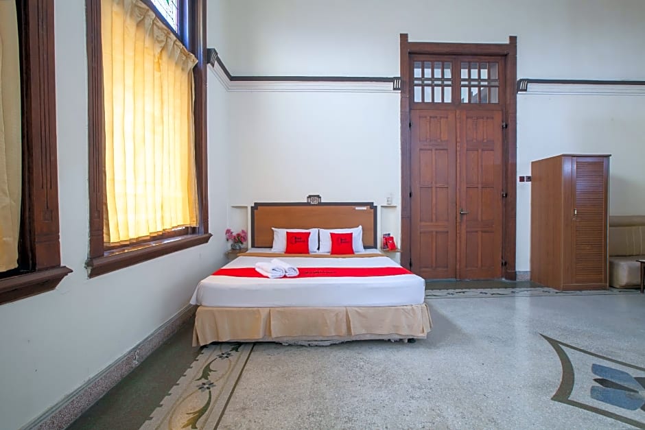 RedDoorz @ Lawang