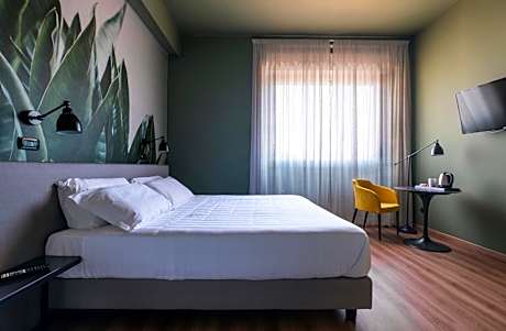 King Triple Room with Lake View