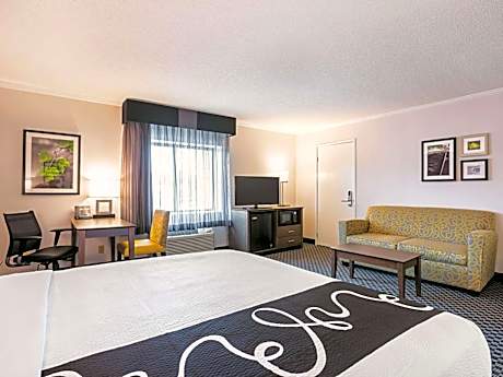 Deluxe King Room - Non-Smoking