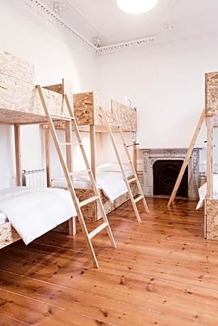 Family Room with Private Bathroom (8 Adults)