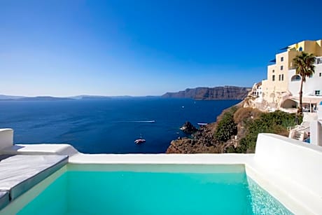 Grand Suite with Plunge Pool and Caldera View