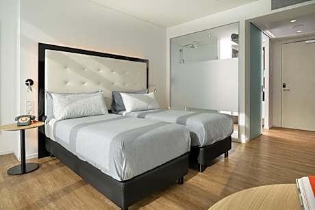 The Innside Room with City View