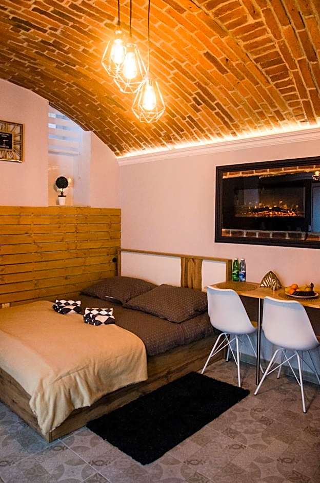 UNDERGROUND Jacuzzi Rooms