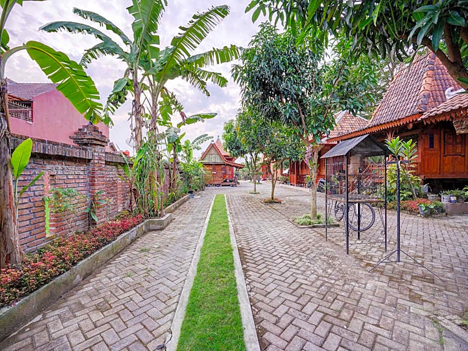 Collection O 90265 Cempoko Mulyo Homestay Syariah