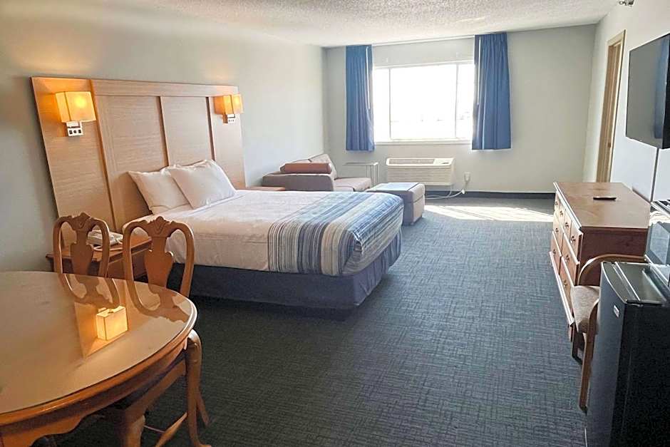 Days Inn & Suites by Wyndham Williamsburg IA North