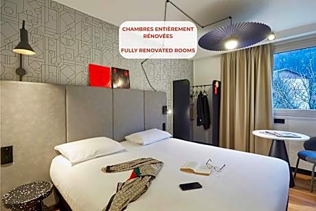 Two side by side double rooms - non communicating