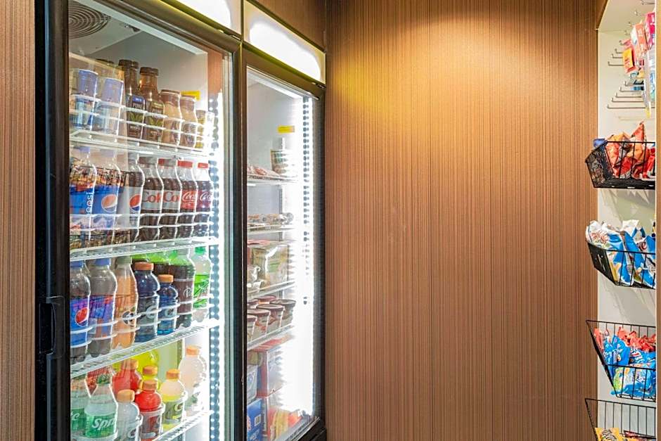 Days Inn & Suites by Wyndham Niagara Falls/Buffalo