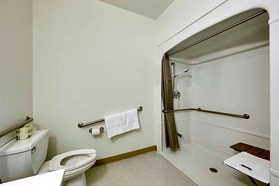 Motel 6-Brampton, ON - Toronto