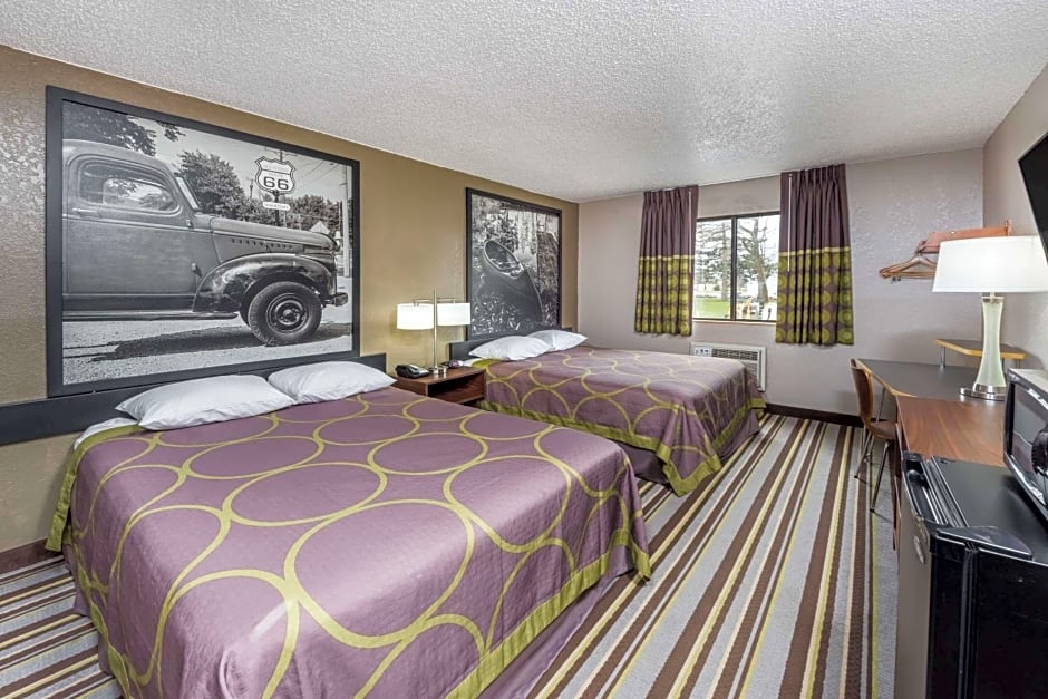 Super 8 by Wyndham Bloomington