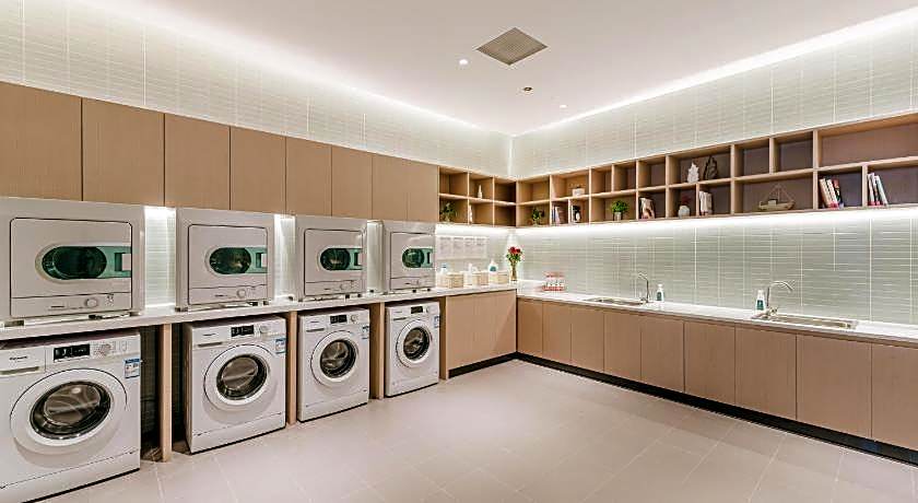 Atour Hotel (Yiwu International Trade City)