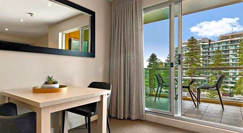 Oaks Glenelg Plaza Pier Suites