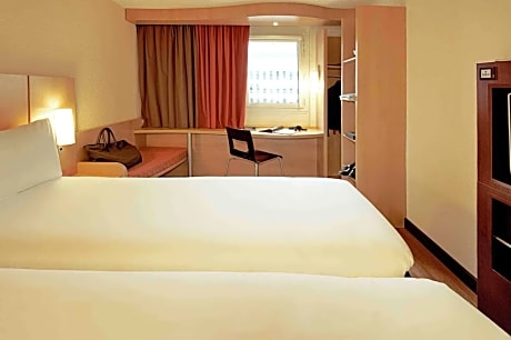 Standard Room With 2 Single Beds