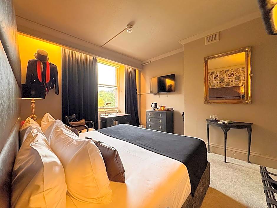 White Hart Hotel & Apartments