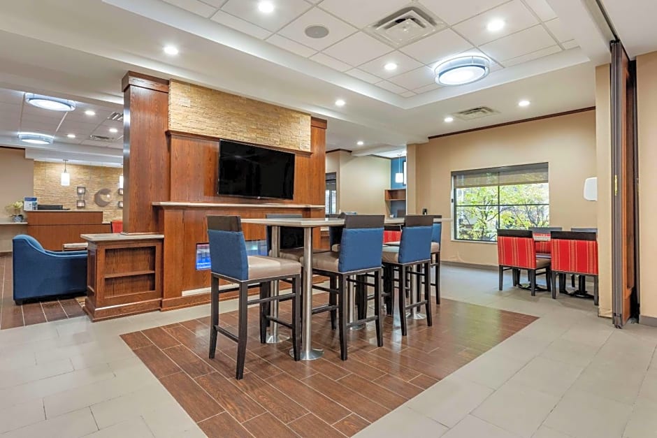 Comfort Inn & Suites Pittsburgh