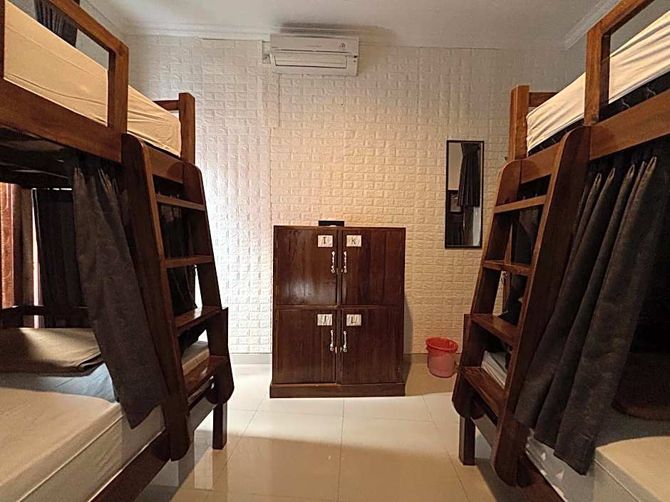 Suwardika Homestay & Dormitory