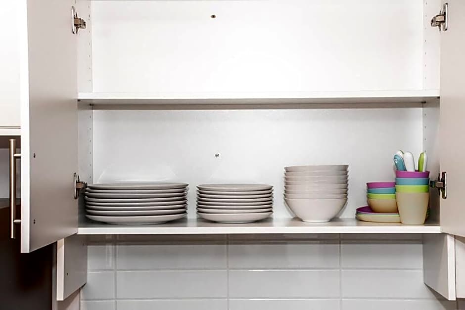 Cozy Nordic Utopia, Bsmt Suite near WEM & DT, King Bed, WiFi