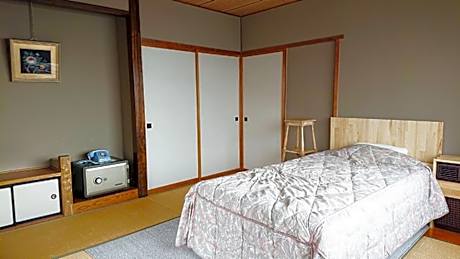 Single Room with Tatami Area