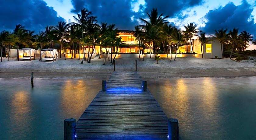 Azul Villa Esmeralda, by Karisma